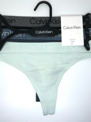 Calvin Klein; Paquete de 3 hilos o tangas lisas
