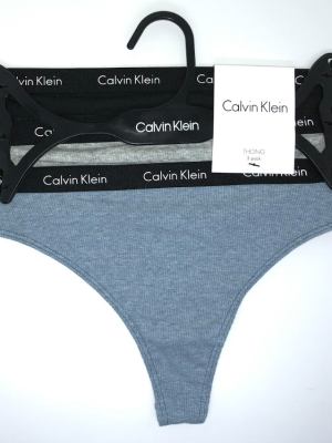 Calvin Klein; Paquete de 3 hilos o tangas algodón acanalado, cintura elástica